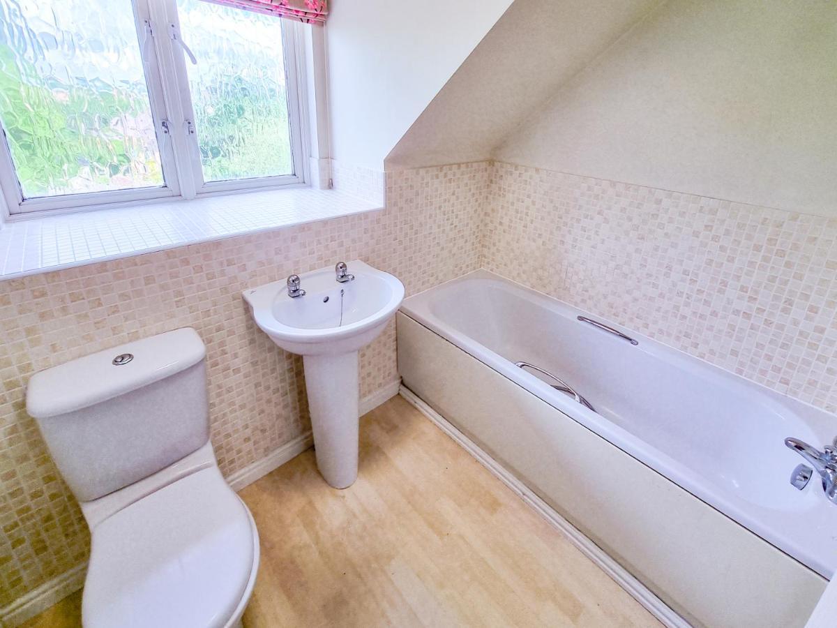 House In Area - Smart Tv's, 900mb Wifi *